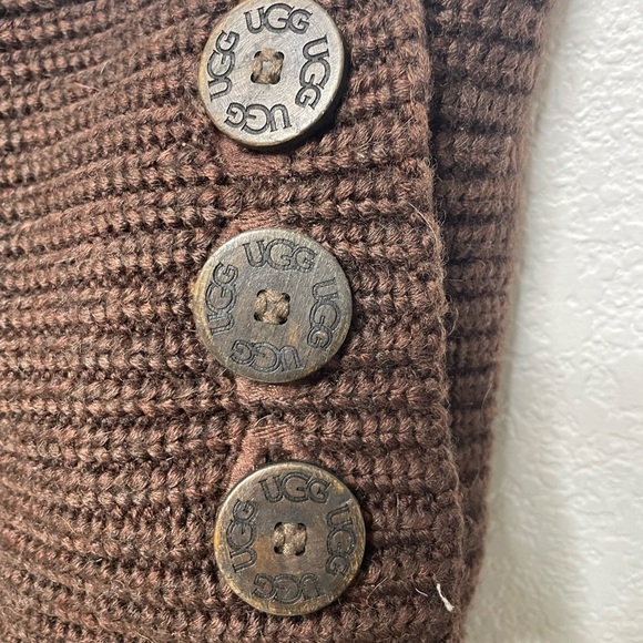 UGG boots knit Cardy classic women’s sz 5 style 5819 brown buttons - Picture 2 of 9